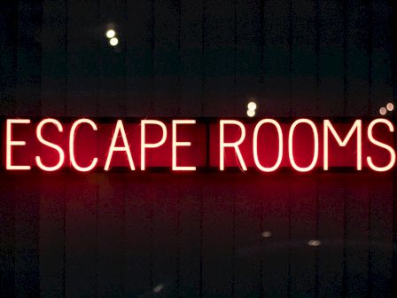 Neon escape room sign